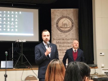 Relacja z konferencji popularnonaukowej „Powstanie Styczniowe w okolicy Strykowa” , 